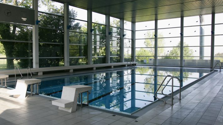 Schwimmhalle